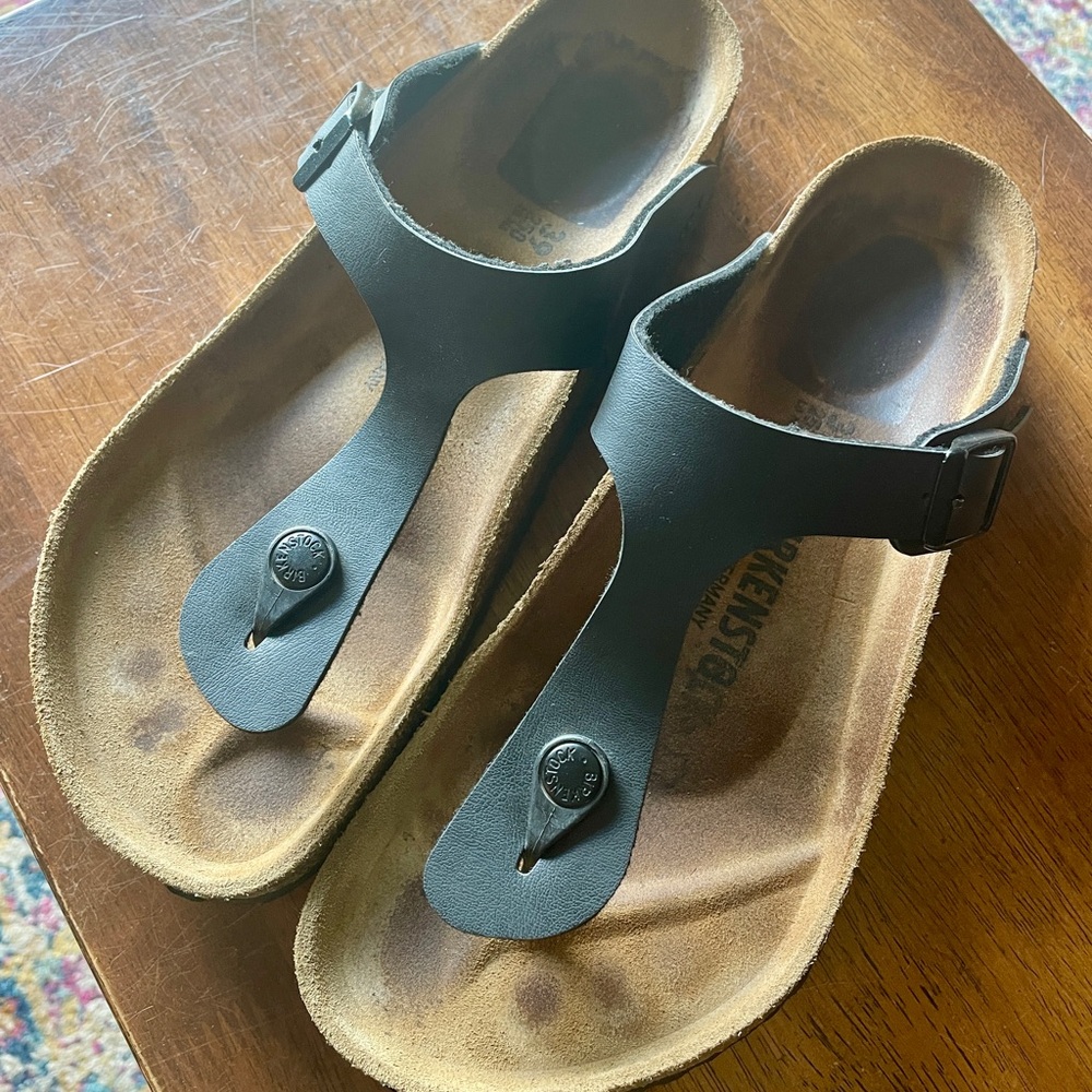 Black Leather Birkenstock Gizeh Sandals sz 39